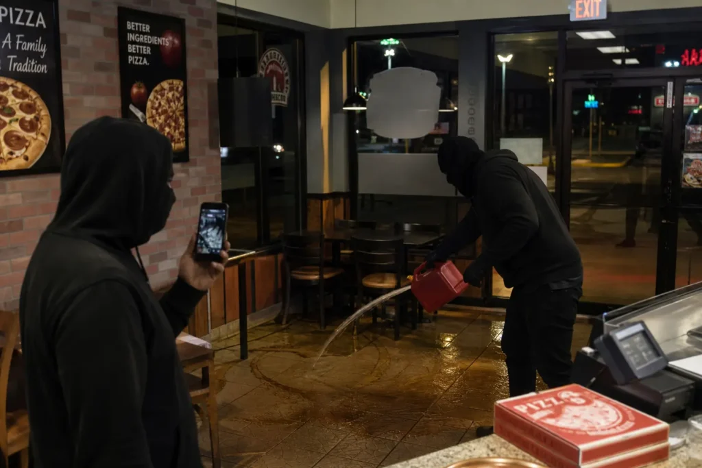 Пиццерия в Вердене открылась спустя неделю после поджога